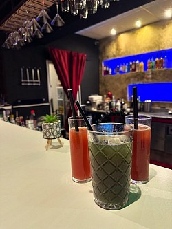Cocktail und mocktail